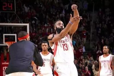 ​NBA最霸气的8大庆祝动作，哈登嫌你太菜，第一只能他做