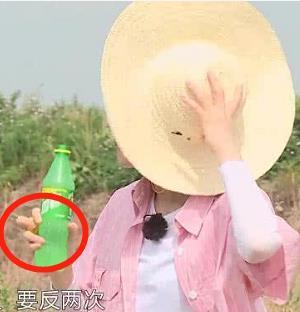 王思聪吃热狗的动作上热搜之后,迪丽热巴喝雪碧的动作也要火了