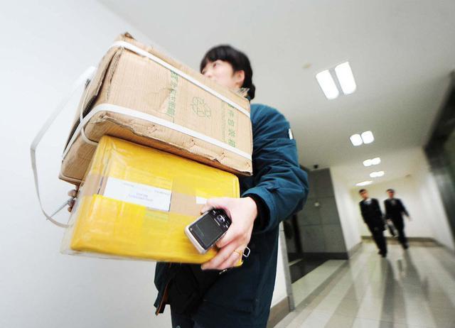 为何很多快递员跳槽去送外卖,没多久就会辞职?原因很现实