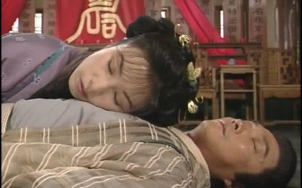 张翠山被逼自尽,张三丰为何不出手?因为人在江湖,身不由己!