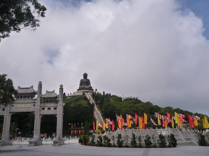 香港女儿梅艳芳和张国荣同年辞世,刘德华出席葬礼,为何她没下葬