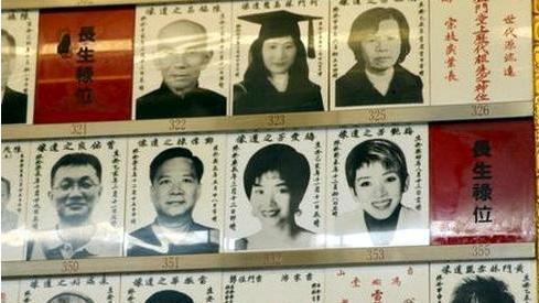 香港女儿梅艳芳和张国荣同年辞世,刘德华出席葬礼,为何她没下葬