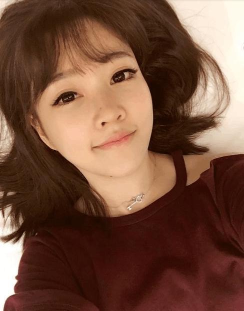 消失20多天的冯提莫又开播了，网友：怎么又换头了！