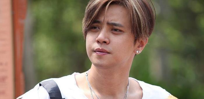 《野狼disco》的原唱是董宝石,每一个翻唱名气都比他大,太难了