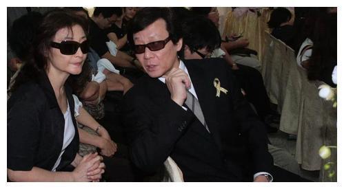 65岁老树开新花?寇世勋“坐拥双妻”,大小老婆仅一层楼板之隔