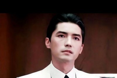 《蝴蝶君》:同床共枕18年,给自己生下儿子的“爱妻”,竟是男人