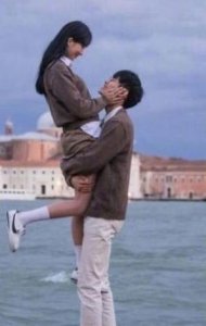 抖音“最美孕妇”火了,穿高跟鞋引热议,女生:支持!男生:换鞋