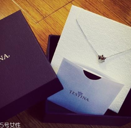 项链戴久了会变黑吗?项链时间长了会变黑吗 项链戴久了会变黑吗?项链时间长了会变黑吗