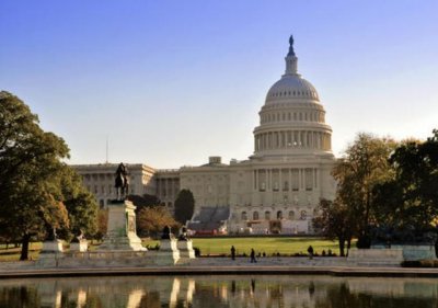 美国人有多开放?城市姑娘的行为让人难以接受,中国游客:没眼看