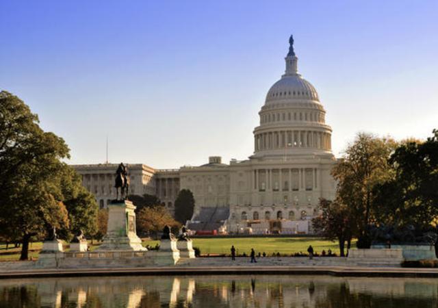 美国人有多开放?城市姑娘的行为让人难以接受,中国游客:没眼看