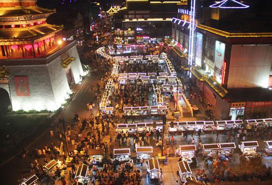 河南活色生香的网红夜市,上百种小吃被称“吃货天堂”,就在开封