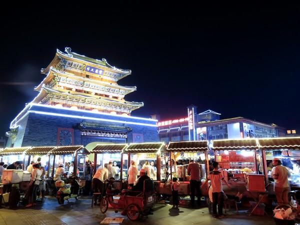 河南活色生香的网红夜市,上百种小吃被称“吃货天堂”,就在开封