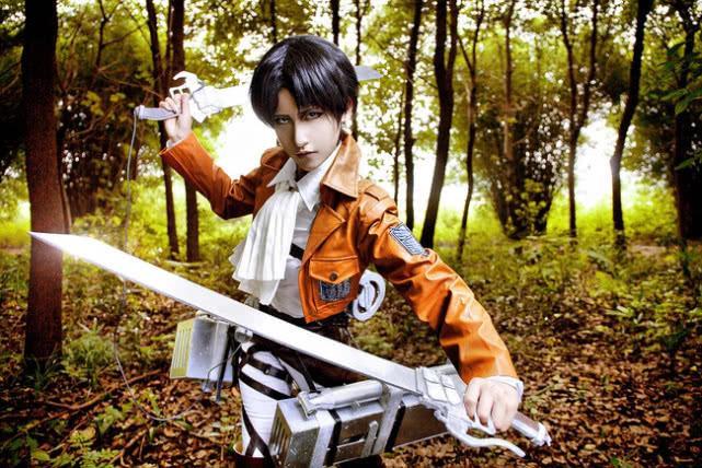 进击的巨人:小姐姐COS兵长,眼神霸气,想要成为马