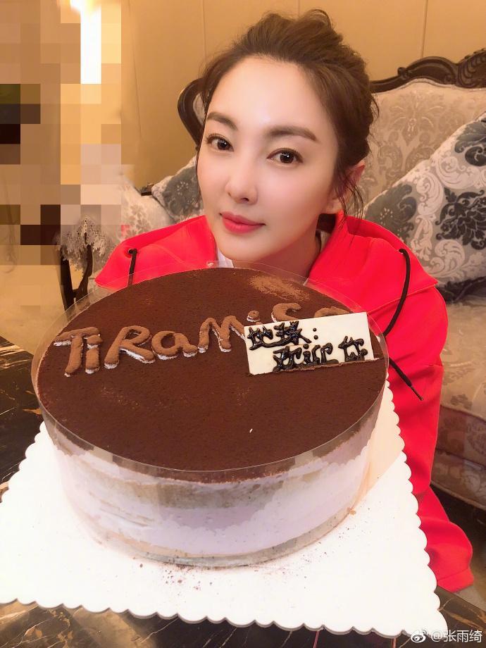 张雨绮离婚后首次发声,再添好消息,网友:恭喜社会我绮姐!