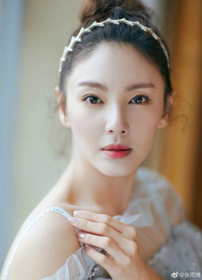 张雨绮离婚后首次发声,再添好消息,网友:恭喜社会我绮姐!