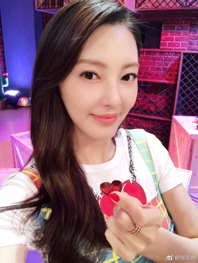 张雨绮离婚后首次发声,再添好消息,网友:恭喜社会我绮姐!