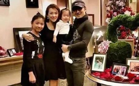 章子怡13岁大女儿近照曝光!避开汪峰所有缺点,像极了亲妈葛荟婕