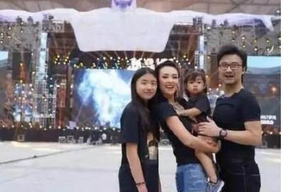 章子怡13岁大女儿近照曝光!避开汪峰所有缺点,像极了亲妈葛荟婕