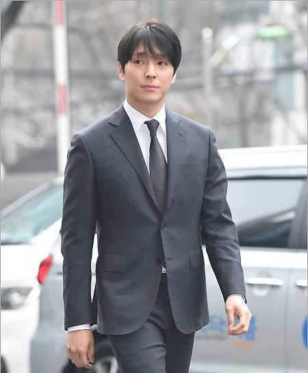 崔钟勋承认贿赂警察 酒驾被查后曾答应以6万元成交