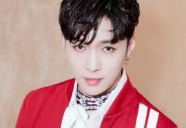 张艺兴室外抽烟上热搜,明星的私生活被扒光,这事你怎么看?