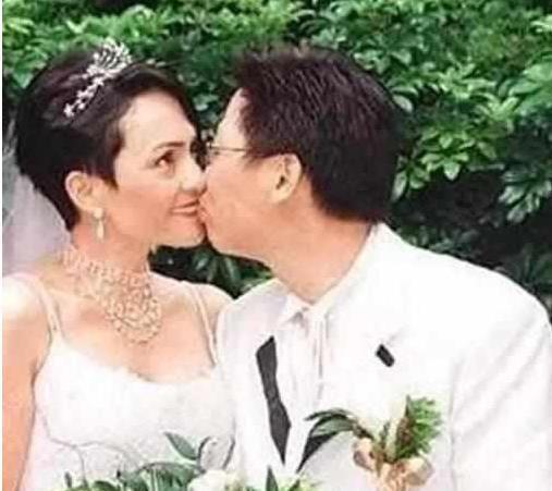 张柏芝的老妈四婚四离,人生过得比刘晓庆还要传奇?