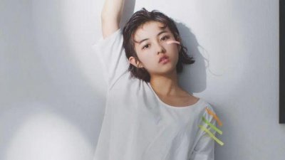 张子枫小时候怎么走红毯?冯小刚牵着,张国强抱着,陈道明太宠