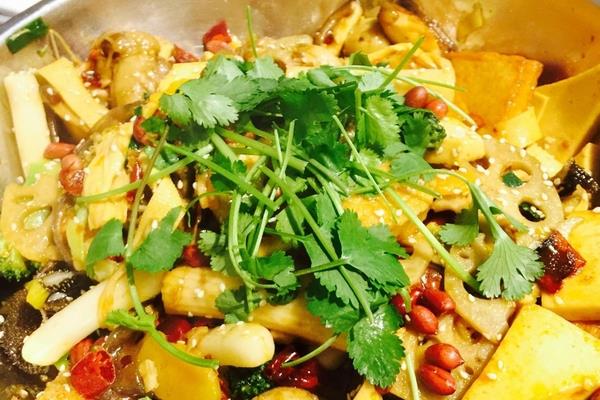 麻辣香锅要不要加水 适量加才对 麻辣香锅要不要加水 适量加才对