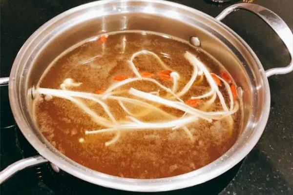 菌汤火锅煮什么菜好吃 菌汤火锅适合的蘸料 菌汤火锅煮什么菜好吃 菌汤火锅适合的蘸料