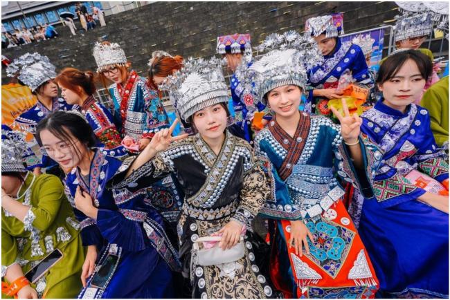 “一场全新的毕业典礼”如何演绎“黔”程似锦?