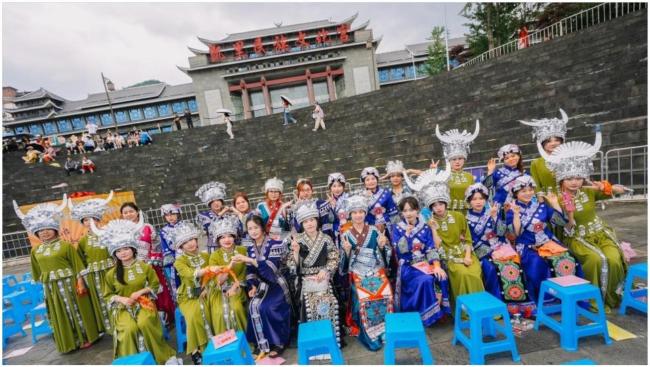 “一场全新的毕业典礼”如何演绎“黔”程似锦?