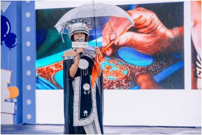 “一场全新的毕业典礼”如何演绎“黔”程似锦?