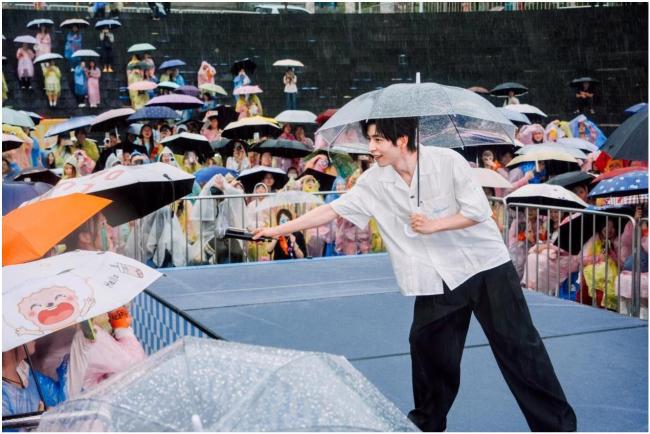 “一场全新的毕业典礼”如何演绎“黔”程似锦?