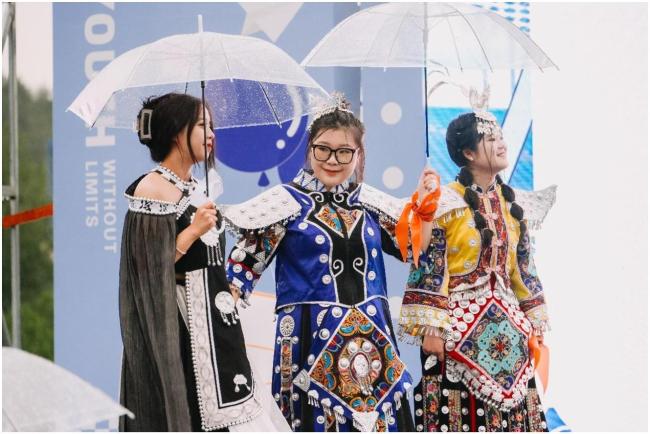 “一场全新的毕业典礼”如何演绎“黔”程似锦?