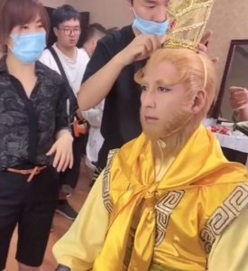 曹荣功夫不输李连杰,却因六小龄童一个电话被骂惨,最后退影20年