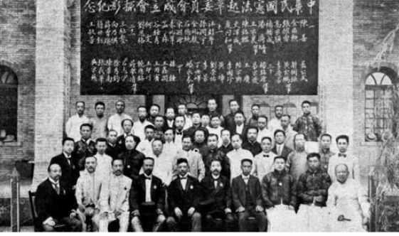 解放战争中,被俘军衔最高的国军将领,杜聿明在监狱中帮他刮胡子