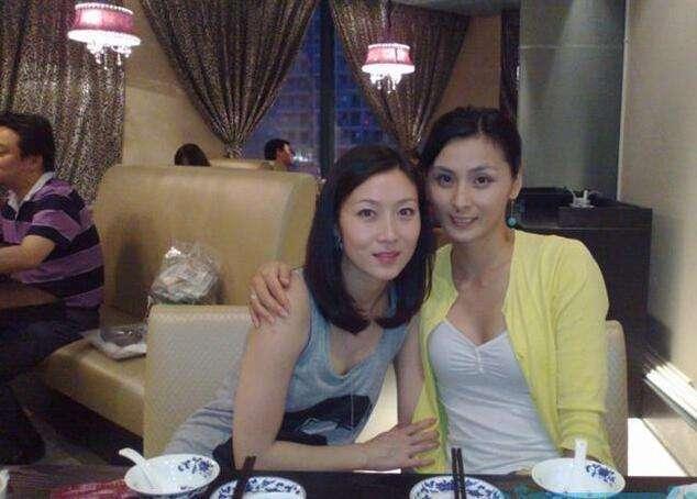 最美跳水裁判饶琅现状:身材傲人美得冒泡,42岁仍单身一人