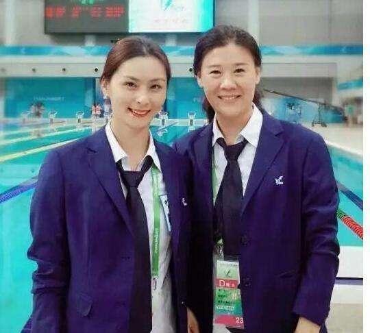 最美跳水裁判饶琅现状:身材傲人美得冒泡,42岁仍单身一人