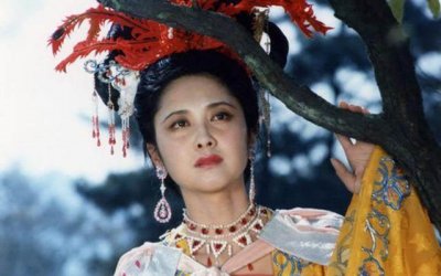 最美女儿国国王,丈夫是她初恋,为徐少华22年未嫁是谣言