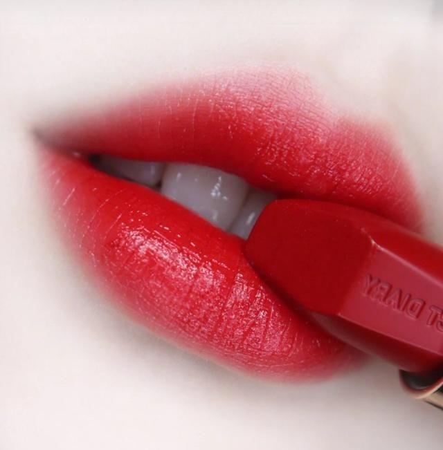 纪梵希“最火”的小羊皮304百搭又显白,哪位小仙女不曾回购过!