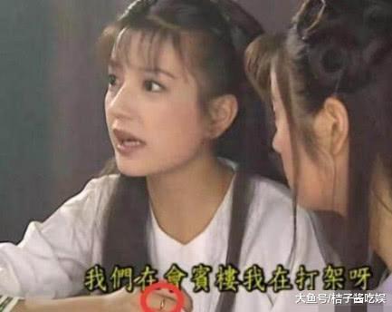 盘点影视剧中的搞笑穿帮镜头, 最后一张太明目张胆了!