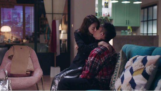 原来迪丽热巴家庭不简单，父亲是国家一级演员，难怪混的好