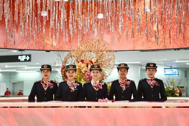 广州这个地铁站,号称亚洲最大,内有5个巨球,最高容纳18万人