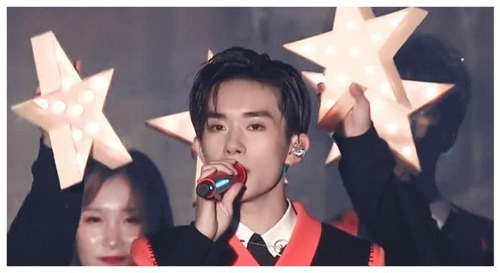 易烊千玺长开了堪称整容,脸上变化最大的地方,很多人都不知道