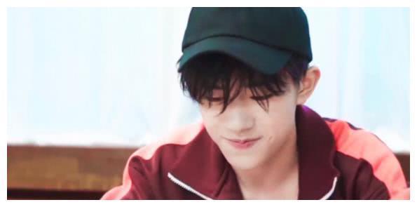 易烊千玺长开了堪称整容,脸上变化最大的地方,很多人都不知道