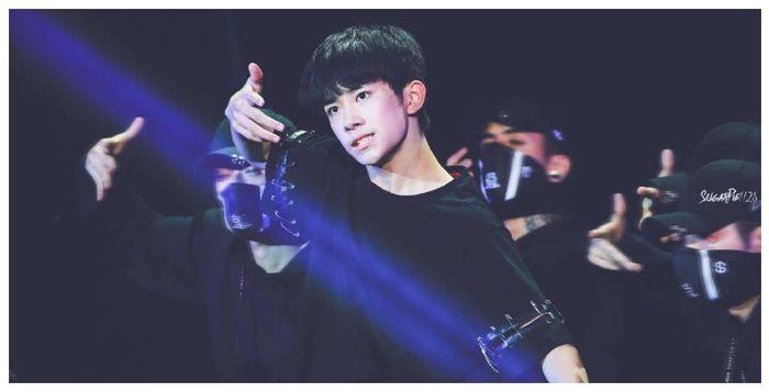 易烊千玺长开了堪称整容,脸上变化最大的地方,很多人都不知道