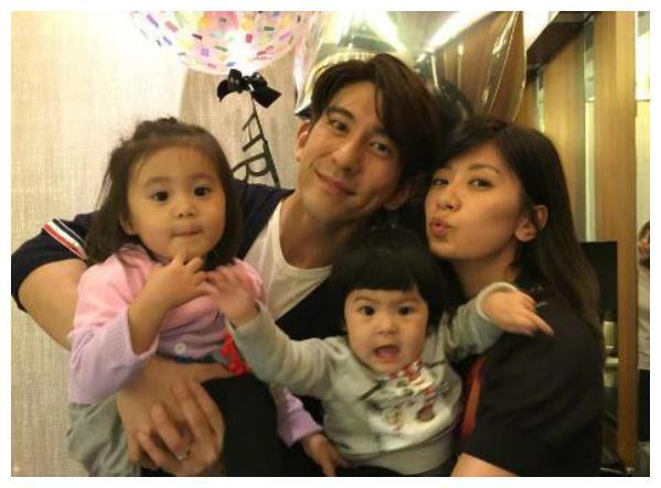 43岁孙志浩看到前妻贾静雯近况,再看看现任老婆,差距明显