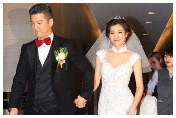 43岁孙志浩看到前妻贾静雯近况,再看看现任老婆,差距明显