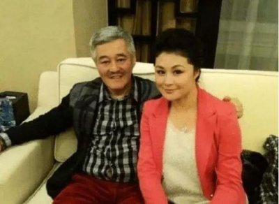 “谢大脚”年轻时有多美?当旧照曝光,怪不得象牙山老爷们都稀罕