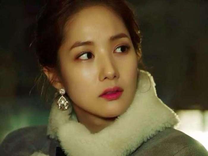 整容最多的女星, 前后简直彷若两人