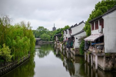 我国最佳观潮胜地:海宁盐官古城,一线潮被誉“天下第一奇观”